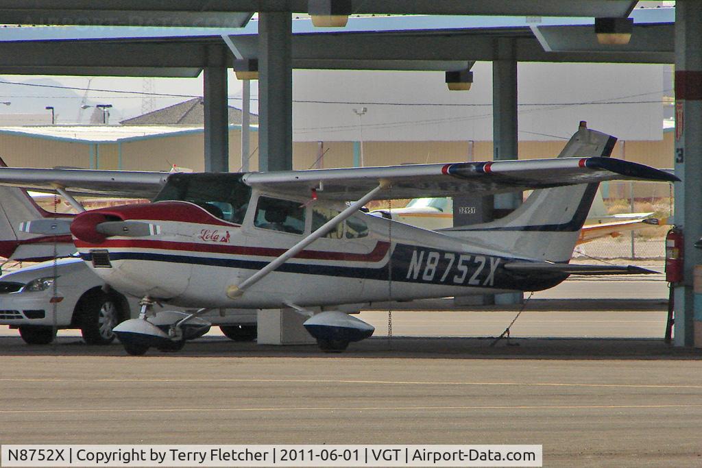 N8752X, 1961 Cessna 182D Skylane C/N 18253152, 1961 Cessna 182D, c/n: 18253152 in the shade at North Las Vegas