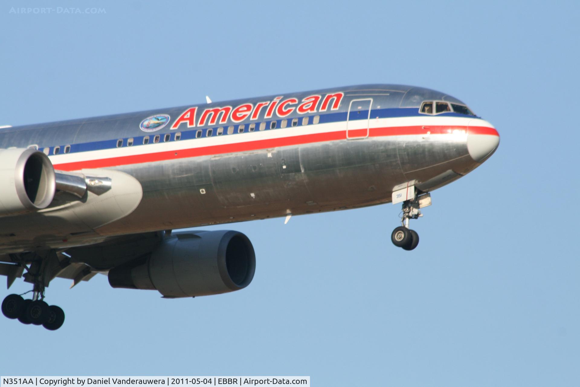 N351AA, 1988 Boeing 767-323 C/N 24032, Arrival of flight AA088 to RWY 02