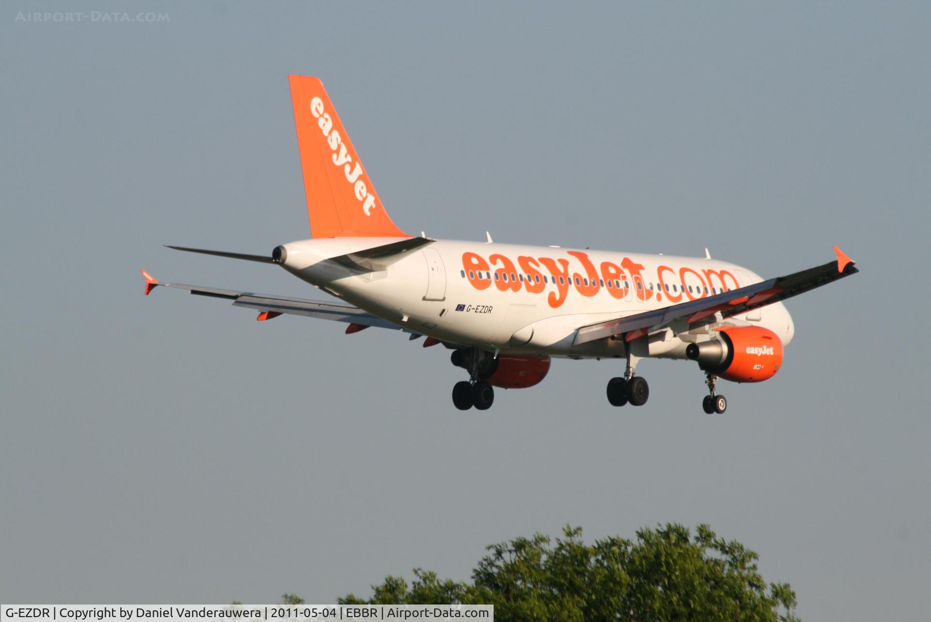 G-EZDR, 2008 Airbus A319-111 C/N 3683, Flight EZY2795 is descending to RWY 02