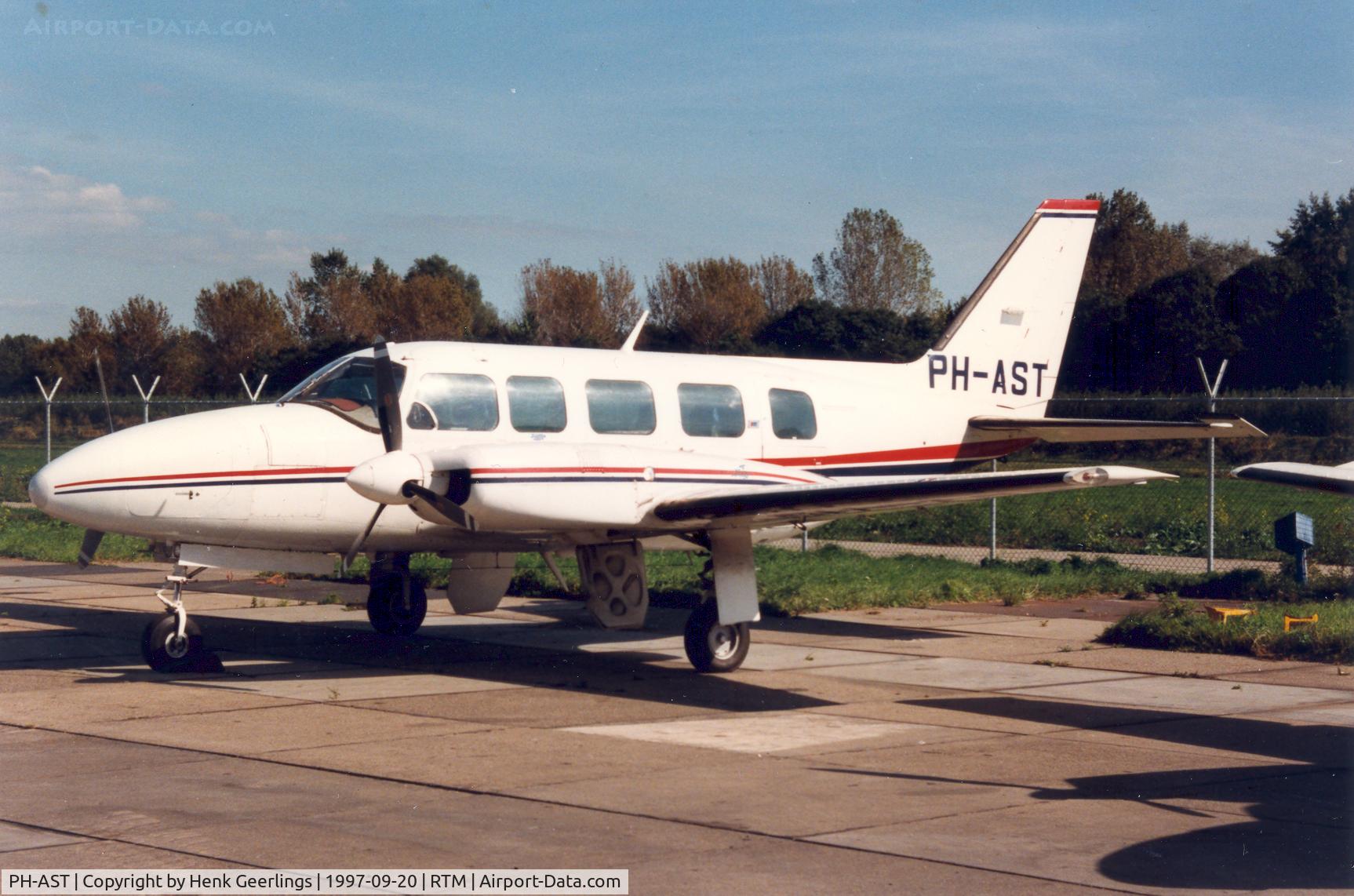 PH-AST, Piper PA-31-350 Navajo Chieftain C/N 31-7752046, Rotterdam Airport