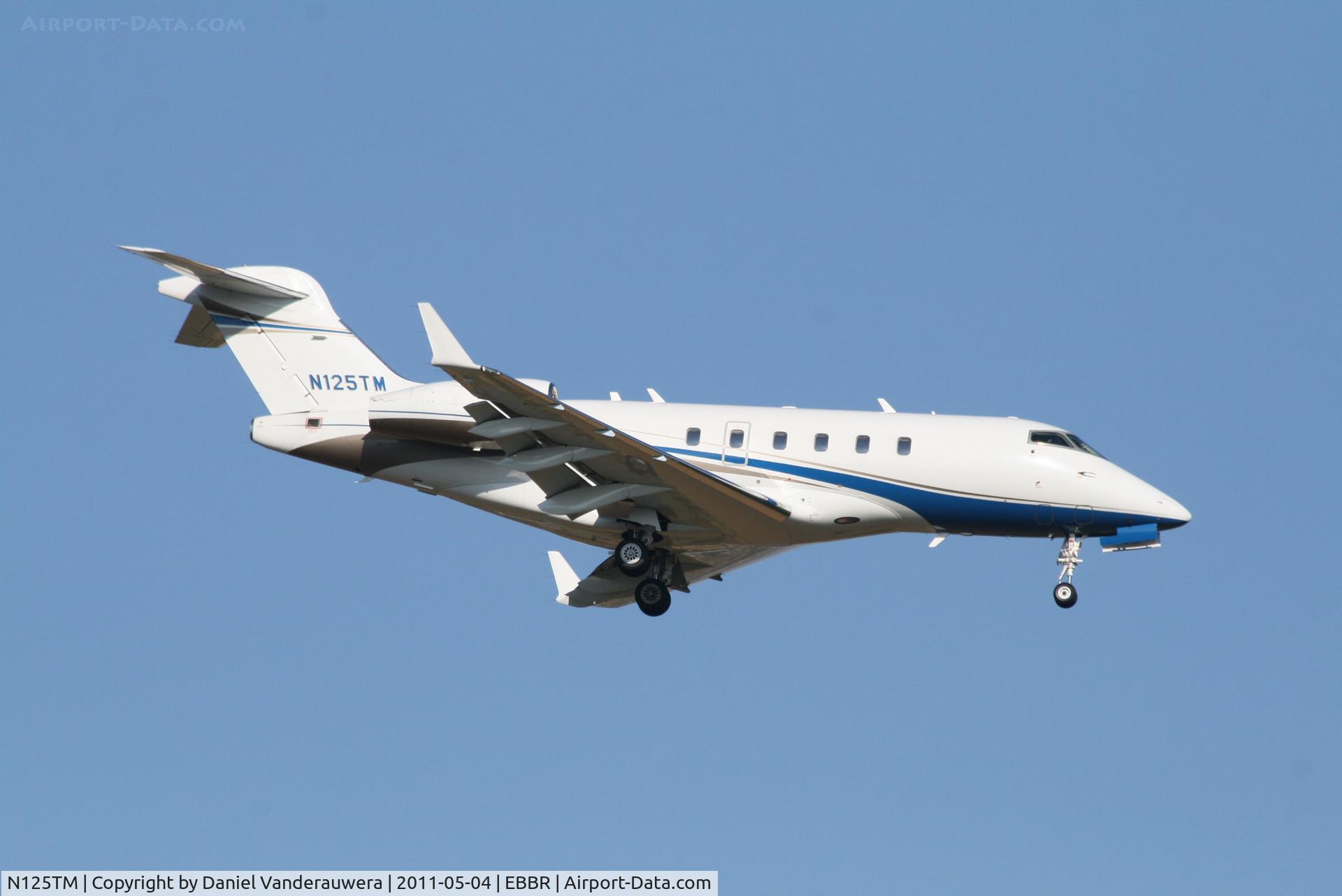 N125TM, 2006 Bombardier Challenger 300 (BD-100-1A10) C/N 20104, Arriving to RWY 02