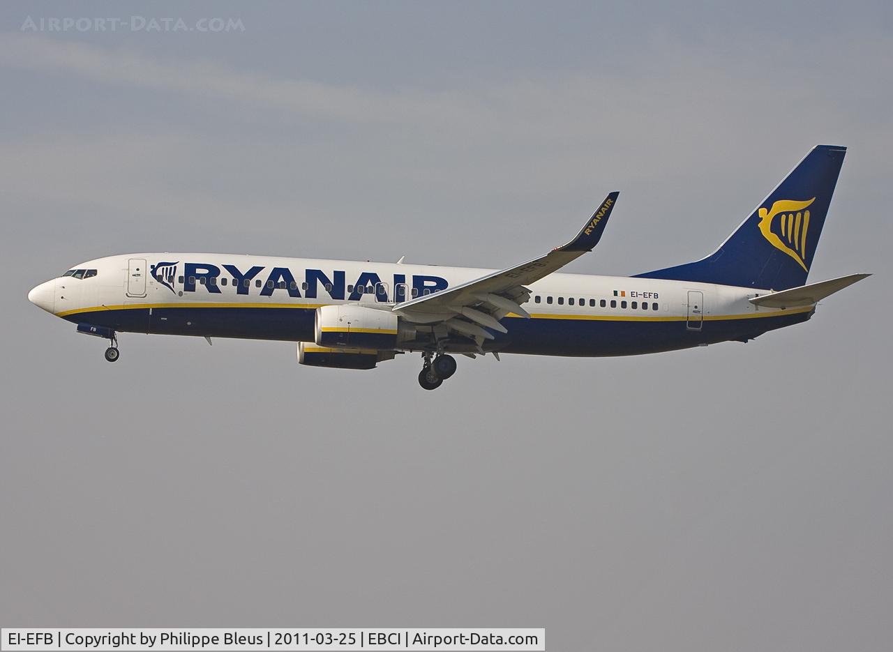 EI-EFB, 2009 Boeing 737-8AS C/N 37532, Short final rwy 25.