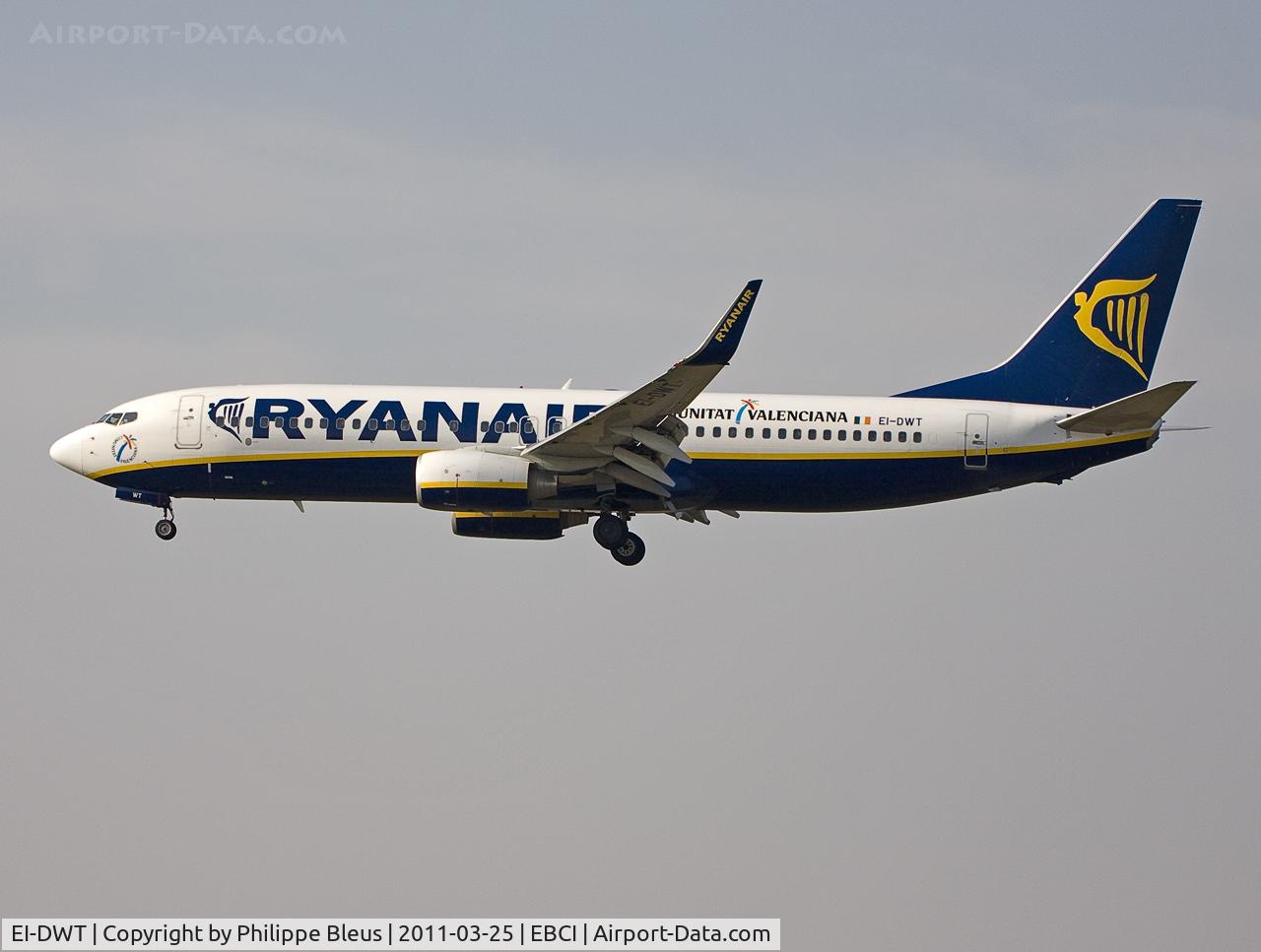 EI-DWT, 2008 Boeing 737-8AS C/N 33626, Short final rwy 25. Special title 
