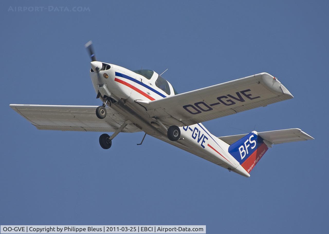 OO-GVE, 1981 Beech 77 Skipper Skipper C/N WA-293, Short final rwy 25. BFS training plane.