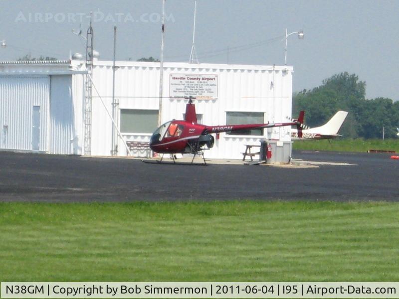 N38GM, 2001 Robinson R22 Beta C/N 3222, On the ramp at Kenton, Ohio
