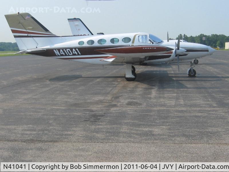 N41041, 1973 Cessna 421B Golden Eagle C/N 421B0412, On the ramp at Jeffersonville, Indiana
