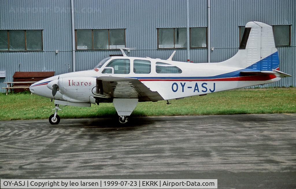 OY-ASJ, 1963 Beech D95A Travel Air C/N TD-541, Roskilde 23.7.99 