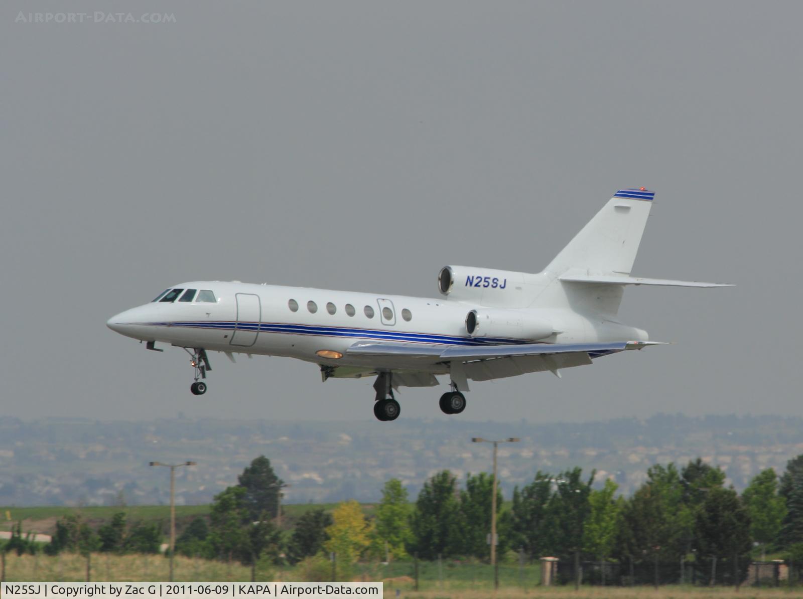 N25SJ, Dassault Falcon 50 C/N 186, Landing 35R.