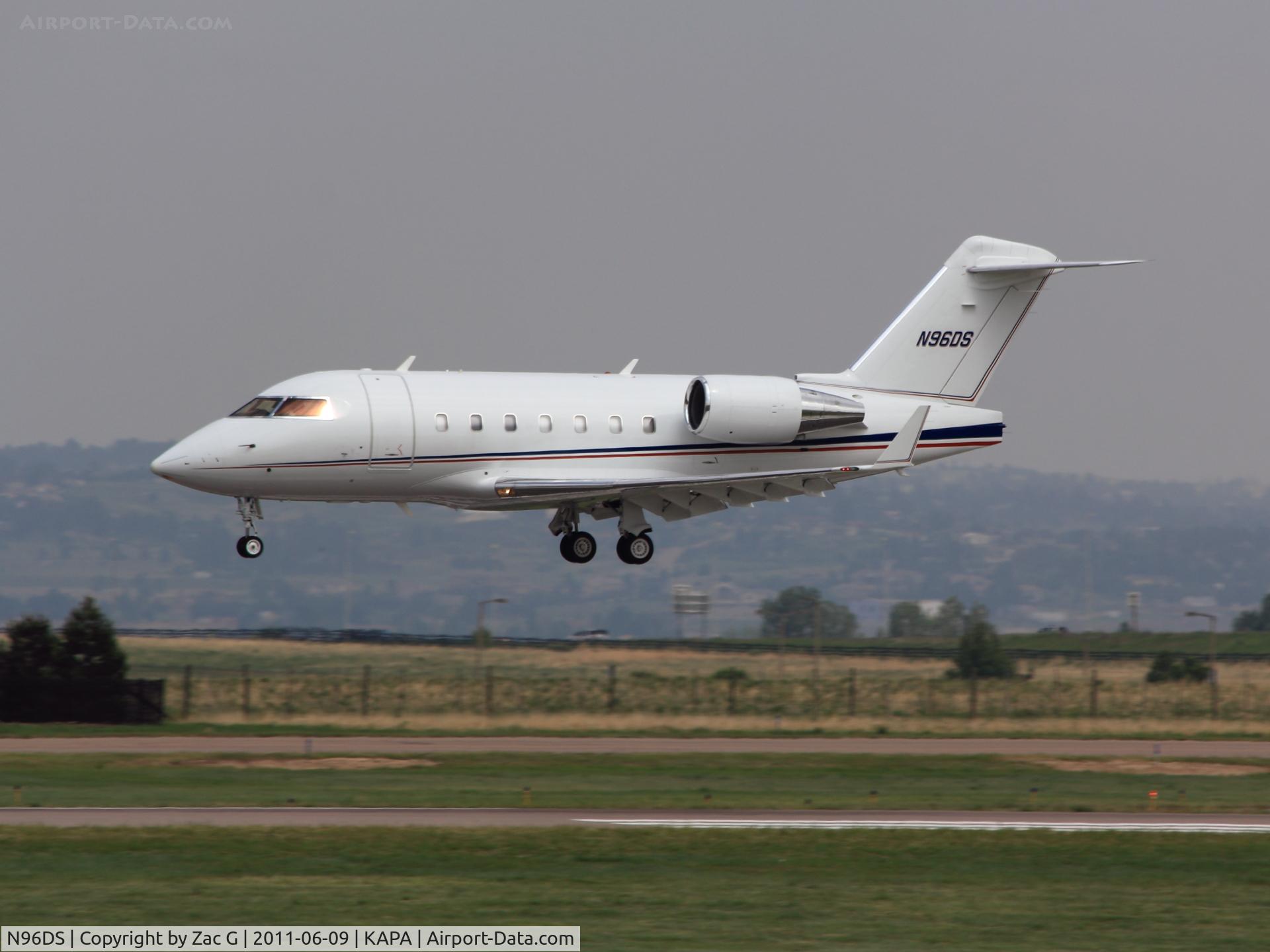 N96DS, 1994 Bombardier Challenger 604 (CL-600-2B16) C/N 5146, Landing 35R.