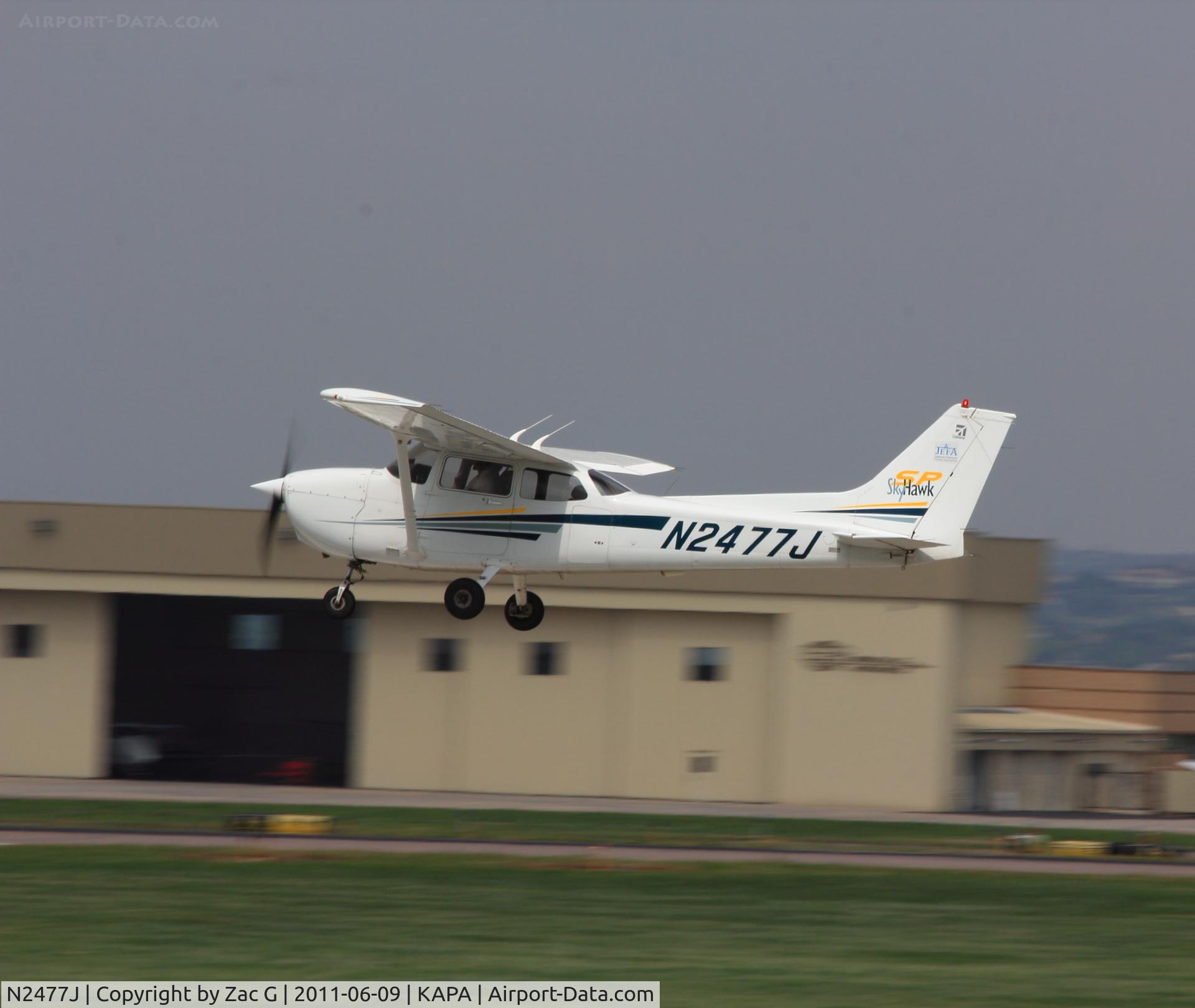 N2477J, 2001 Cessna 172S C/N 172S8802, Landing 35L.