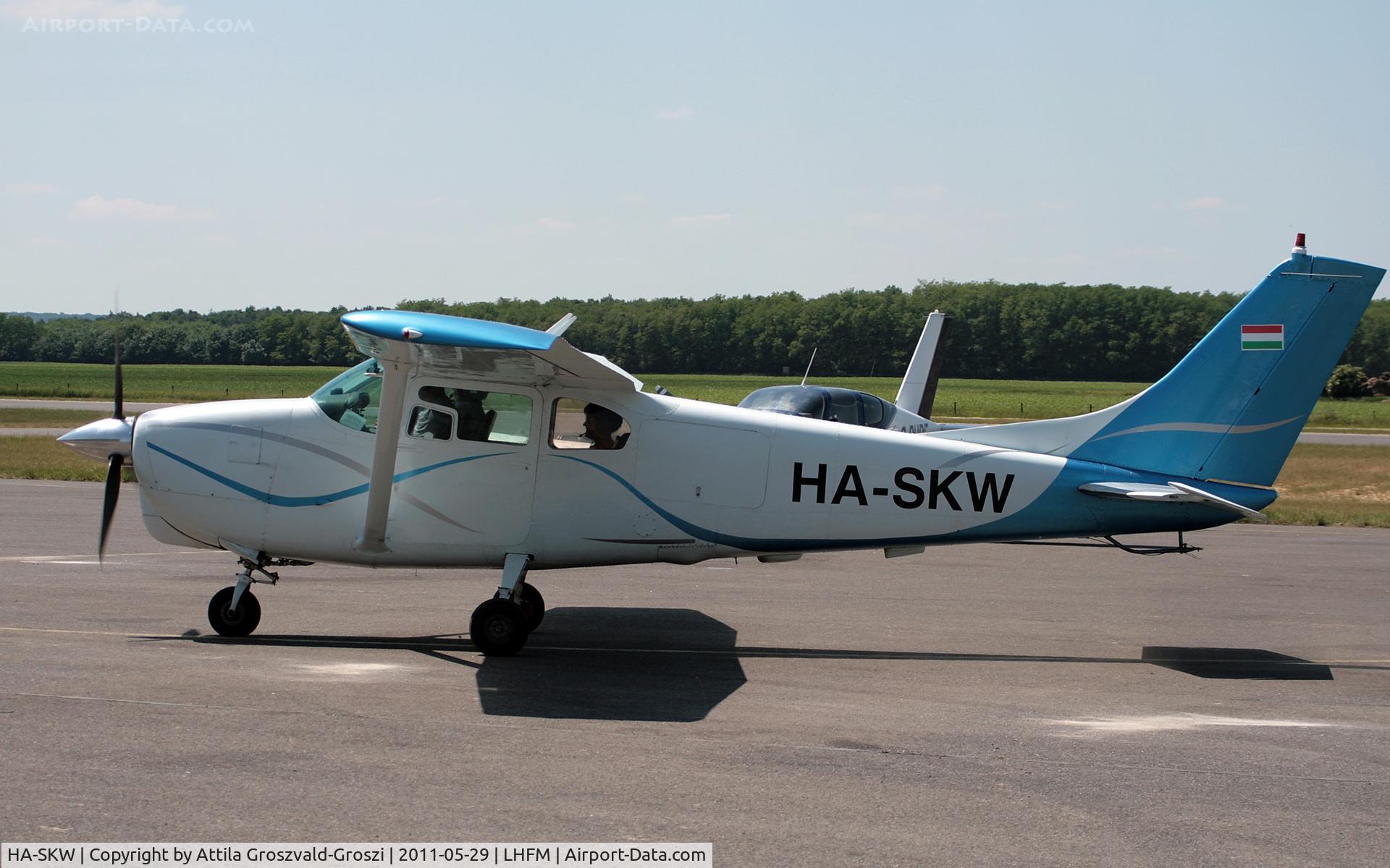 HA-SKW, Cessna 210 C/N 57526, Fertöszentmiklos, Meidl Airport - Hungary