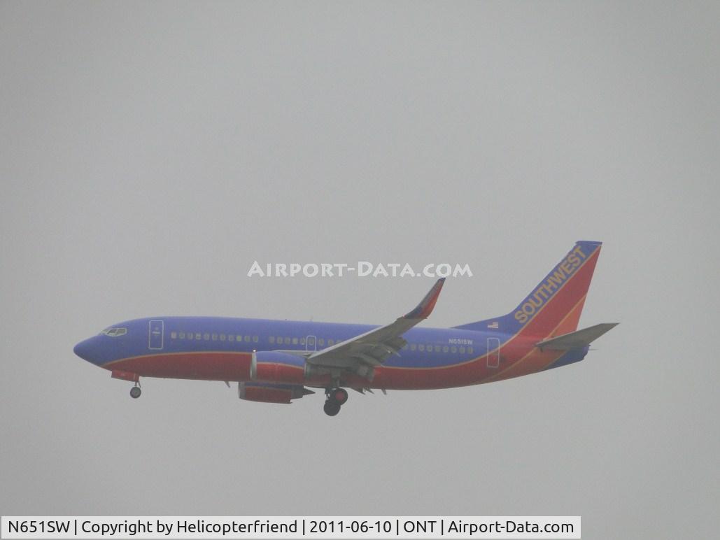N651SW, 1997 Boeing 737-3H4 C/N 27721, On final to runway 26R during a very hazy morning