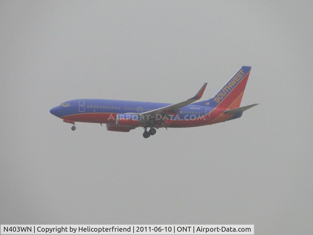 N403WN, 2001 Boeing 737-7H4 C/N 29815, On final to runway 26R during a very hazy morning