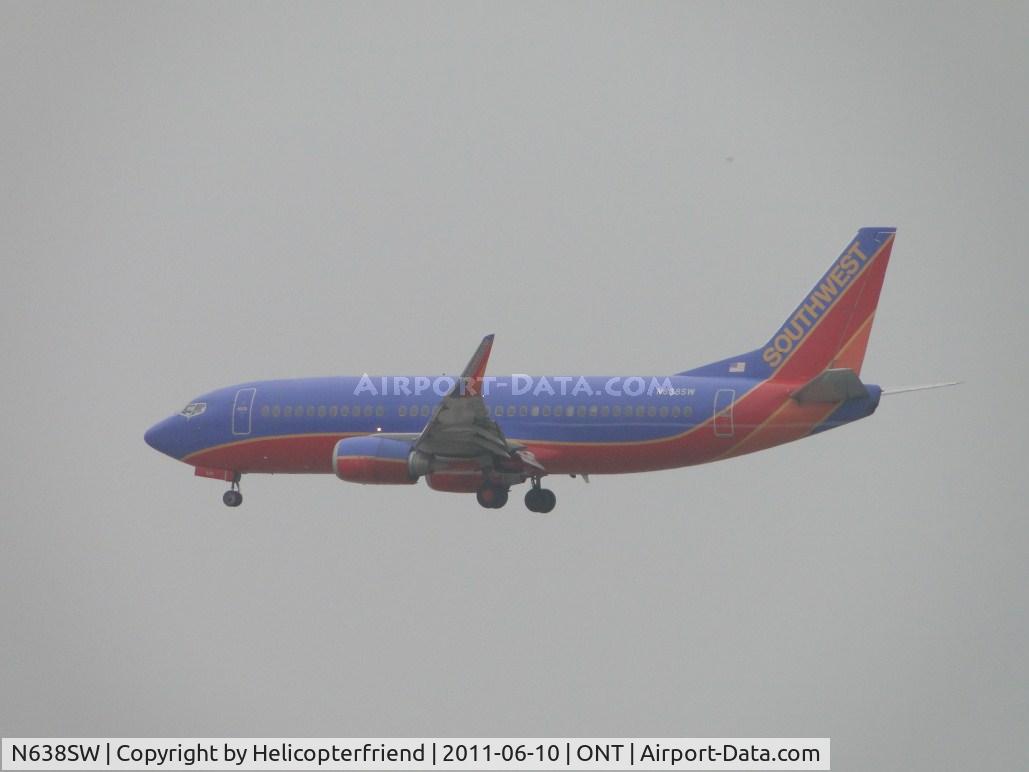 N638SW, 1996 Boeing 737-3H4 C/N 27711, On final to runway 26R during a very hazy morning