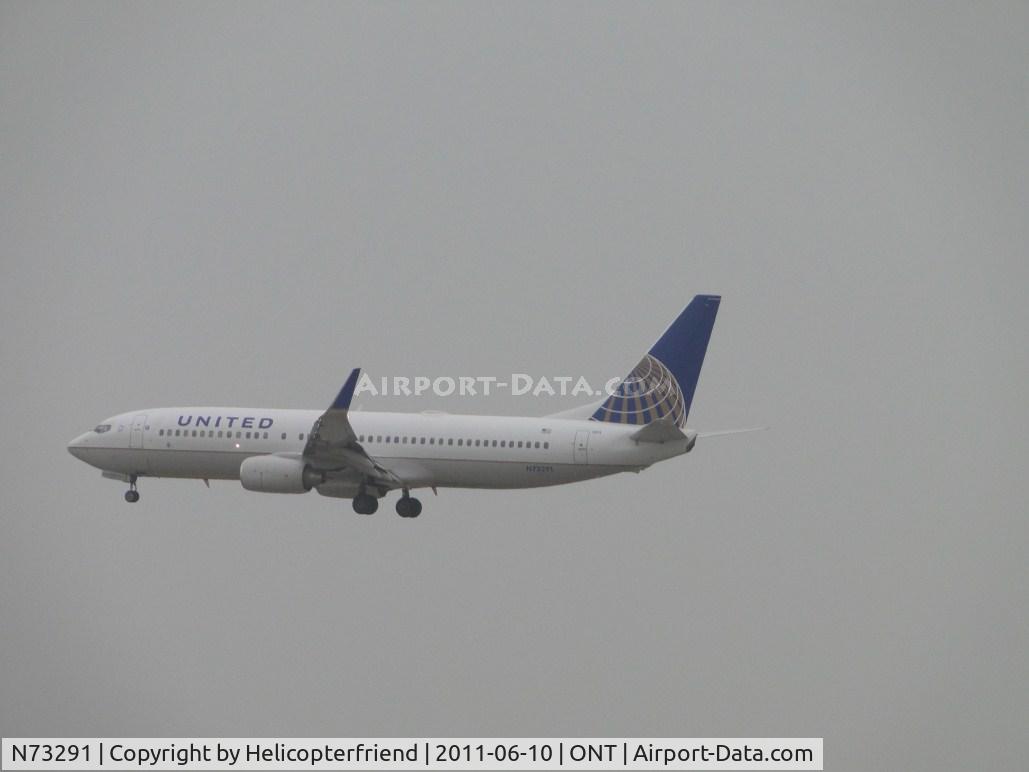 N73291, 2004 Boeing 737-824 C/N 33454, On final to runway 26R during a very hazy morning