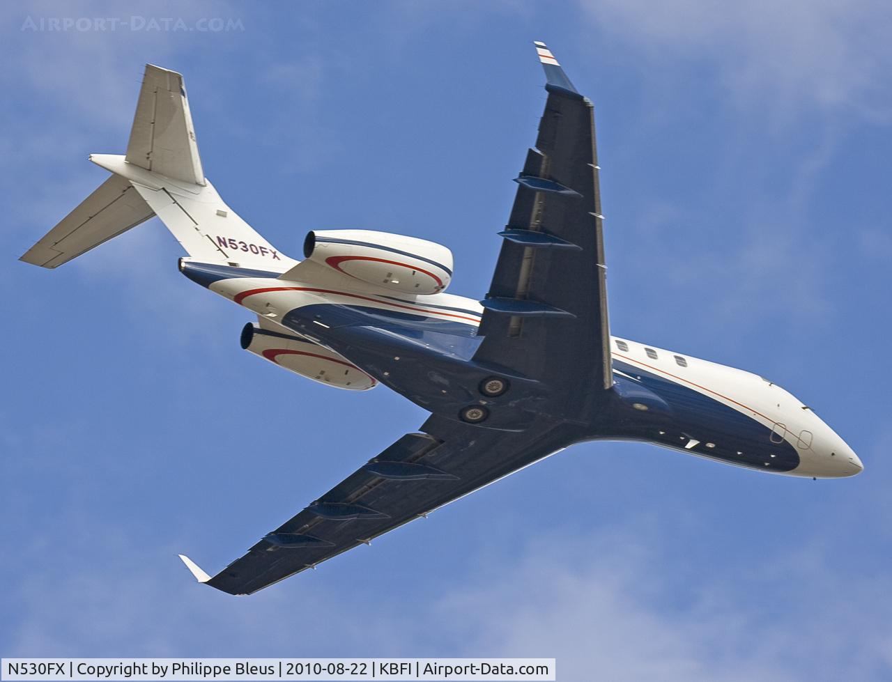 N530FX, 2007 Bombardier Challenger 300 (BD-100-1A10) C/N 20148, Climbing from rwy 13R.