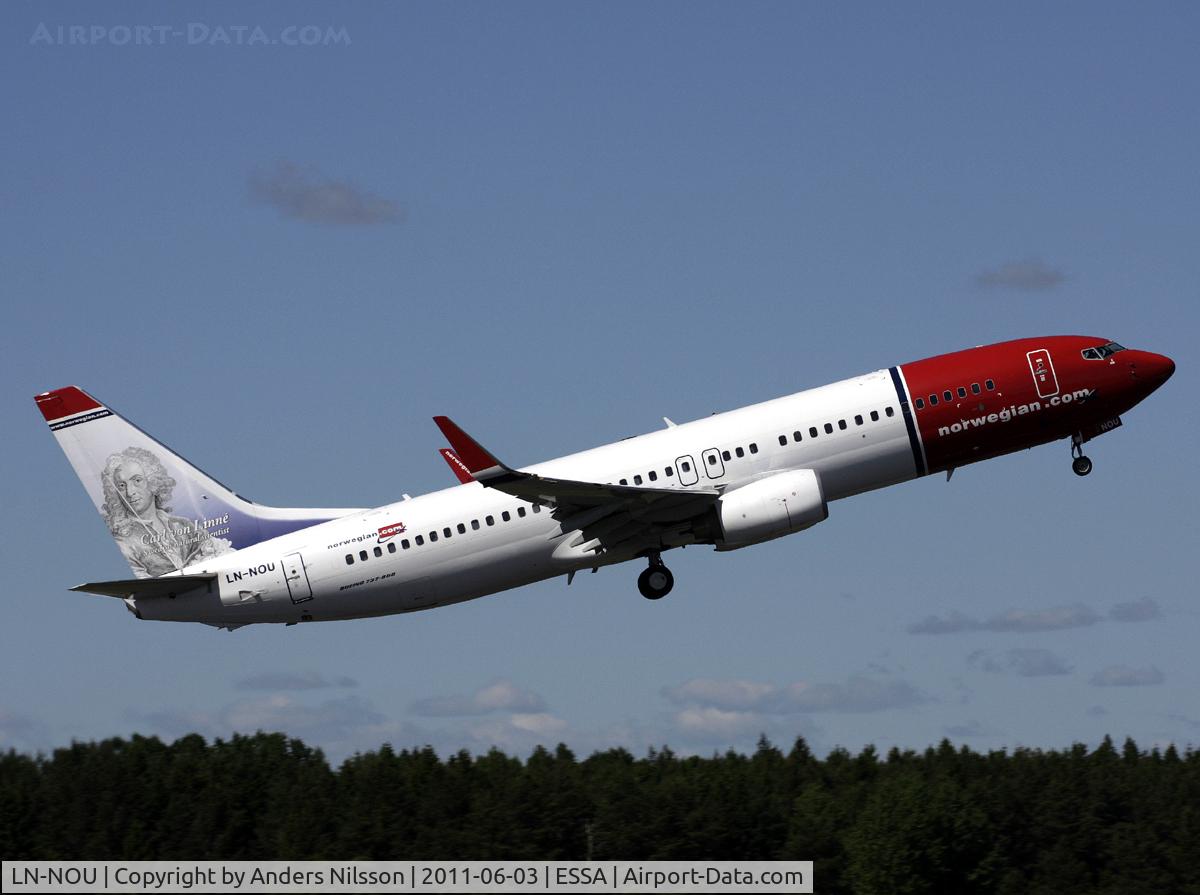 LN-NOU, 2009 Boeing 737-8FZ C/N 29674, Taking off from runway 08.