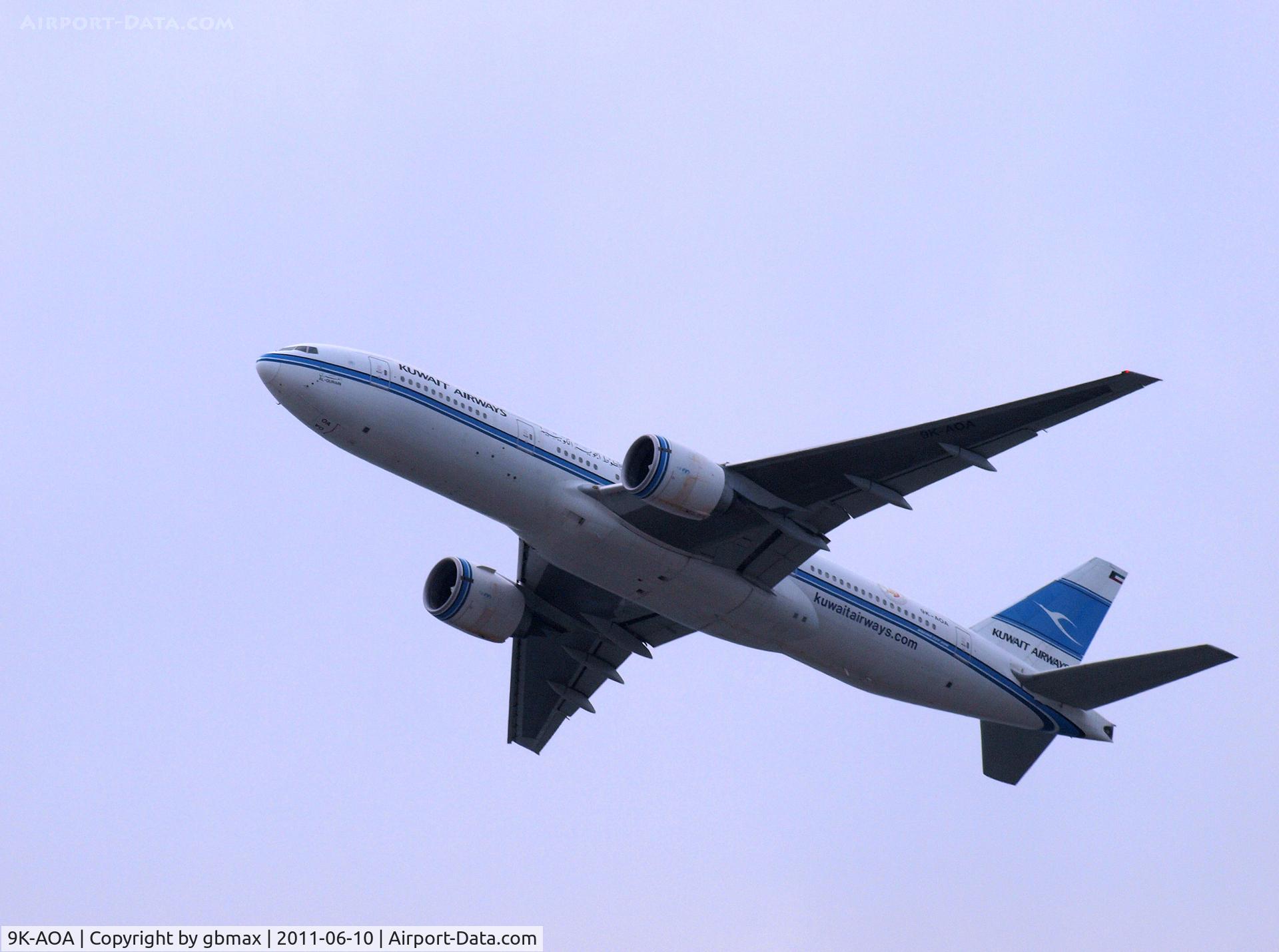 9K-AOA, 1998 Boeing 777-269/ER C/N 28743, Going to a landing at JFK