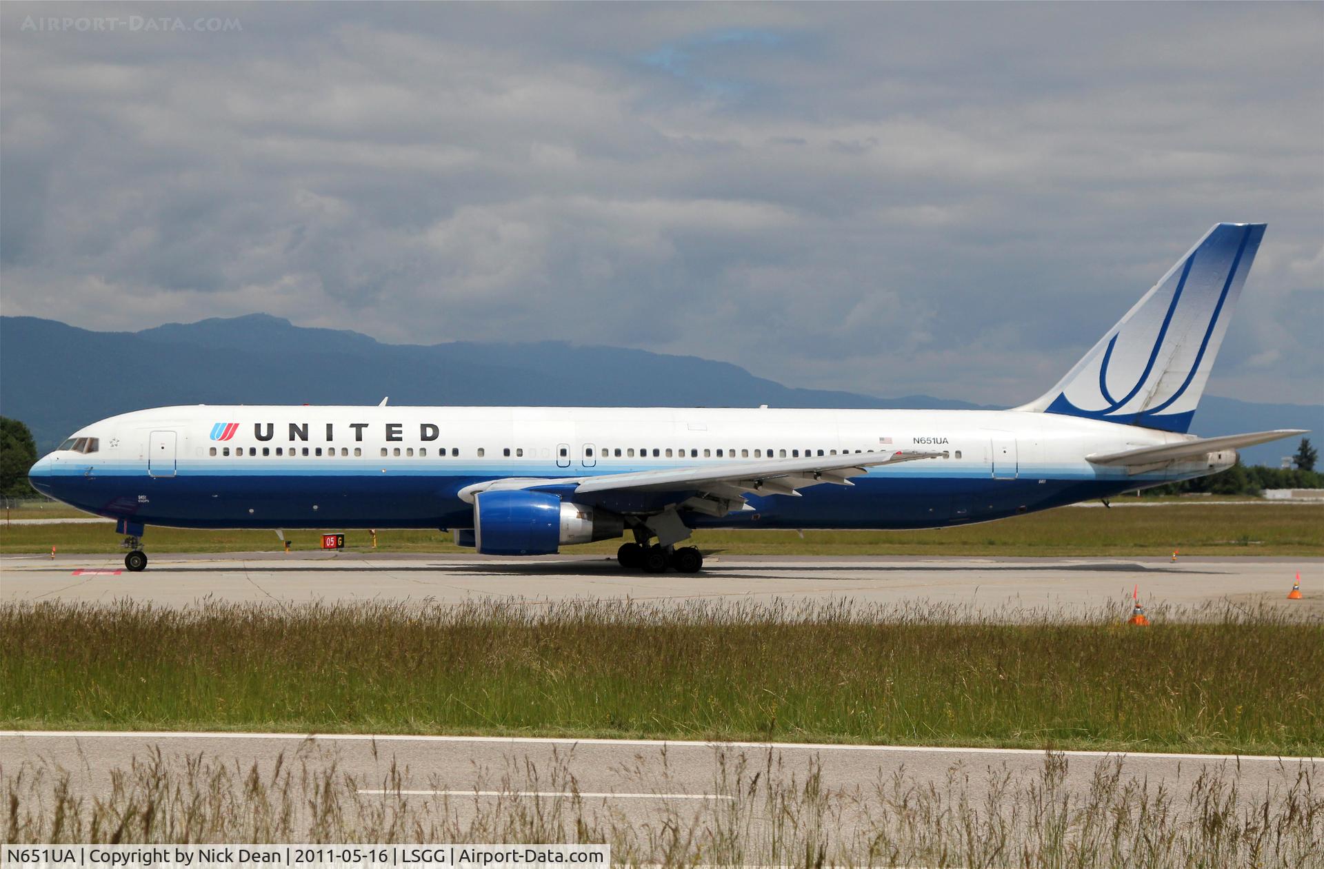 N651UA, 1992 Boeing 767-322 C/N 25389, LSGG/GVA