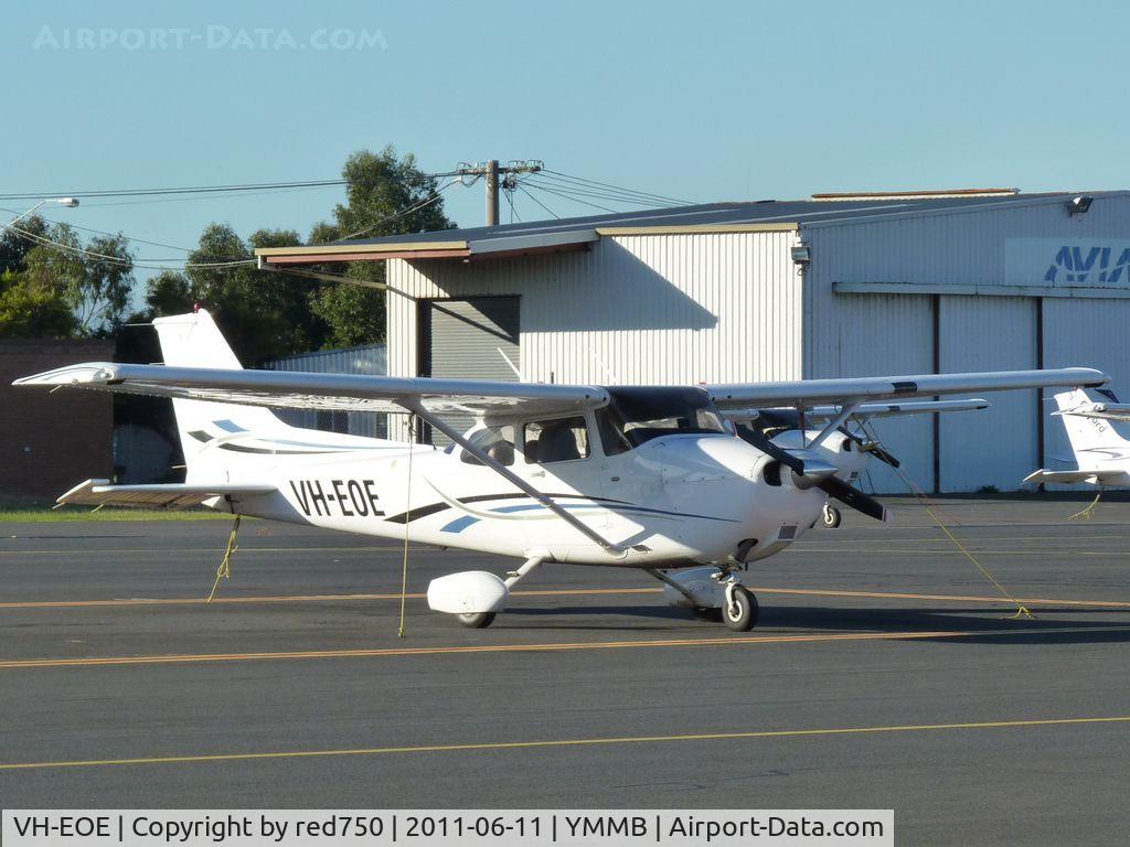 VH-EOE, 1999 Cessna 172R C/N 17280697, Cessna 172 VH-EOE of Oxford Aviation Academy at Moorabbin