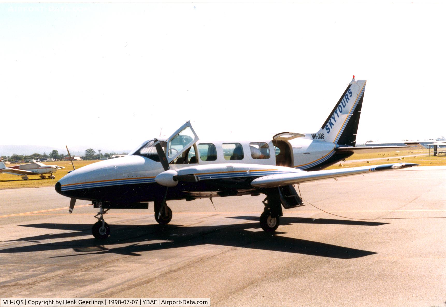 VH-JQS, 1975 Piper PA-31-350 Chieftain C/N 31-7552095, Skytours
