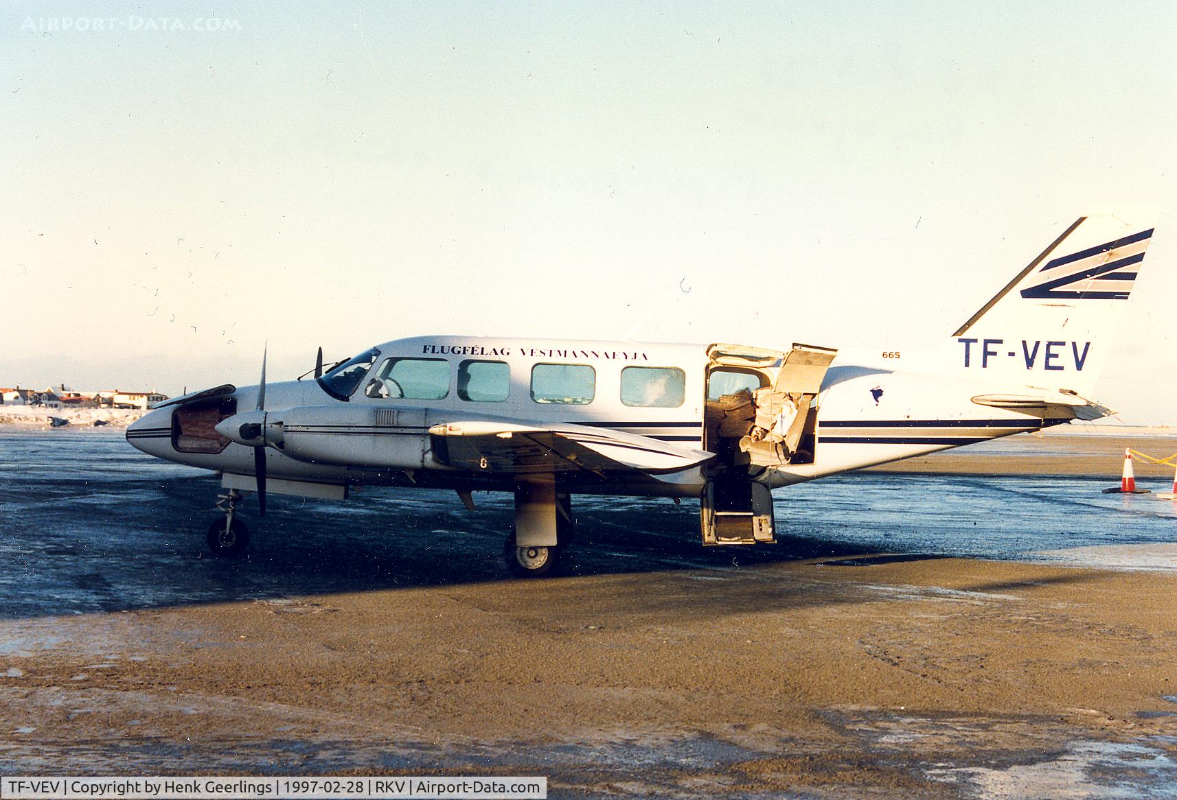 TF-VEV, Piper PA-31-350 Navajo Chieftain C/N 31-8152007, Flugfelag Vestmanneyja
