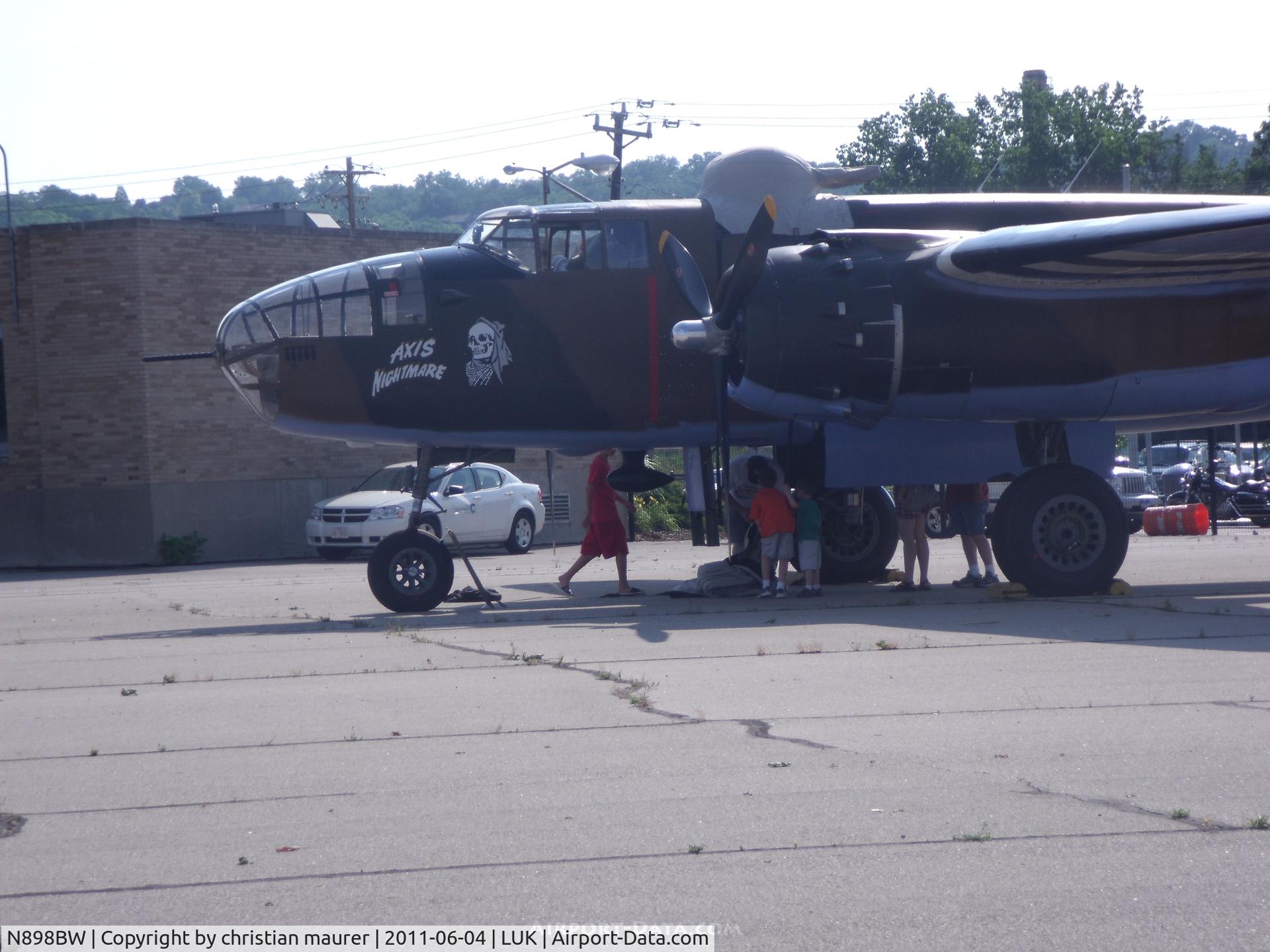 N898BW, 1945 North American TB-25N Mitchell C/N 108-47749 (45-8898), at luk