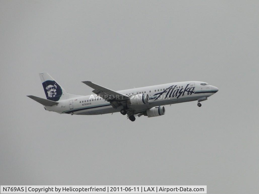 N769AS, 1993 Boeing 737-4Q8 C/N 25103, On final to runway 24