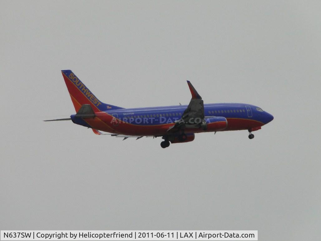 N637SW, 1996 Boeing 737-3H4 C/N 27710, On final to runway 24