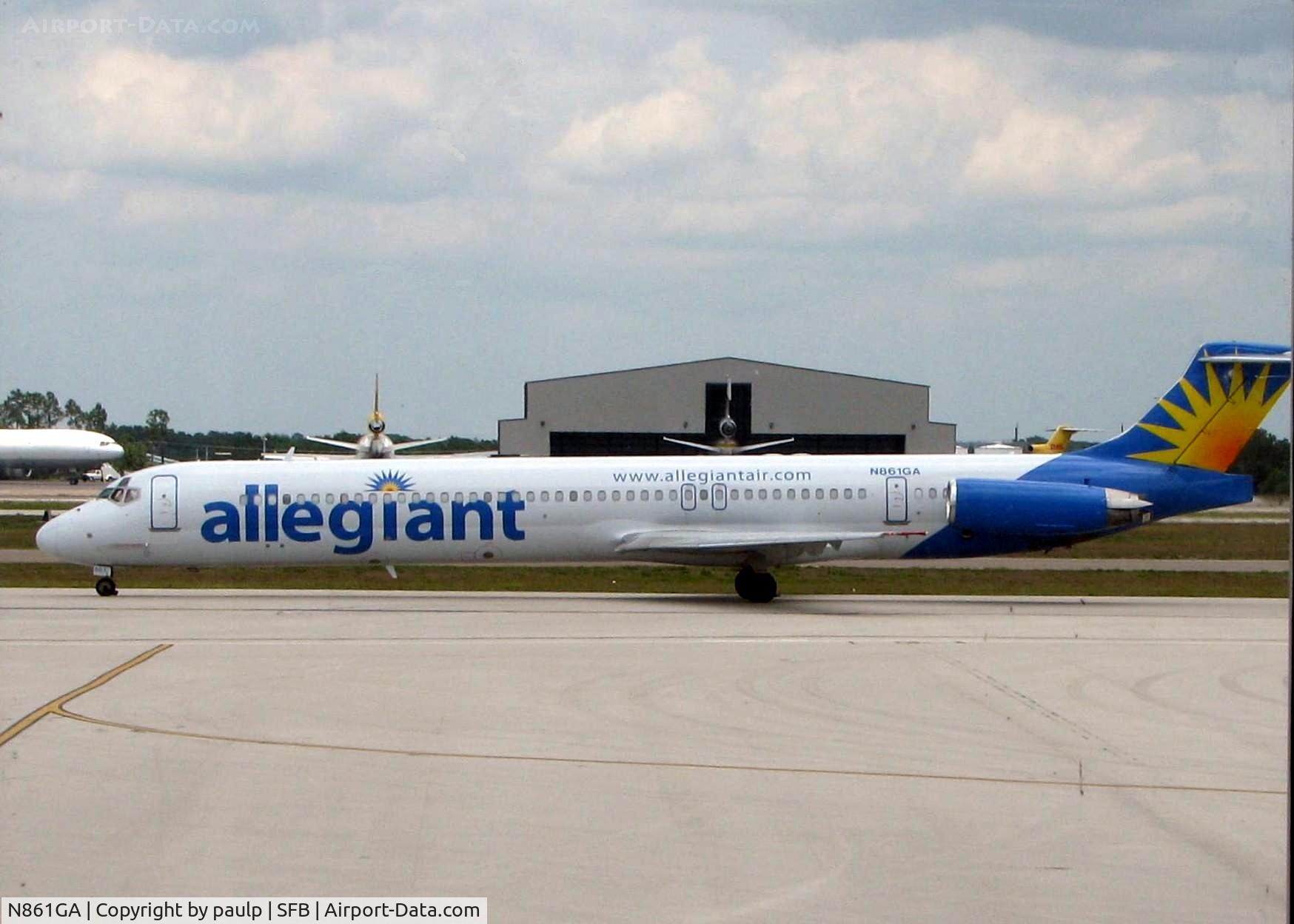 N861GA, 1987 McDonnell Douglas MD-83 (DC-9-83) C/N 49557, At Sanford.