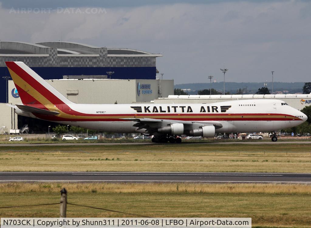N703CK, 1980 Boeing 747-212B C/N 21939, Taxiing to the Cargo apron...