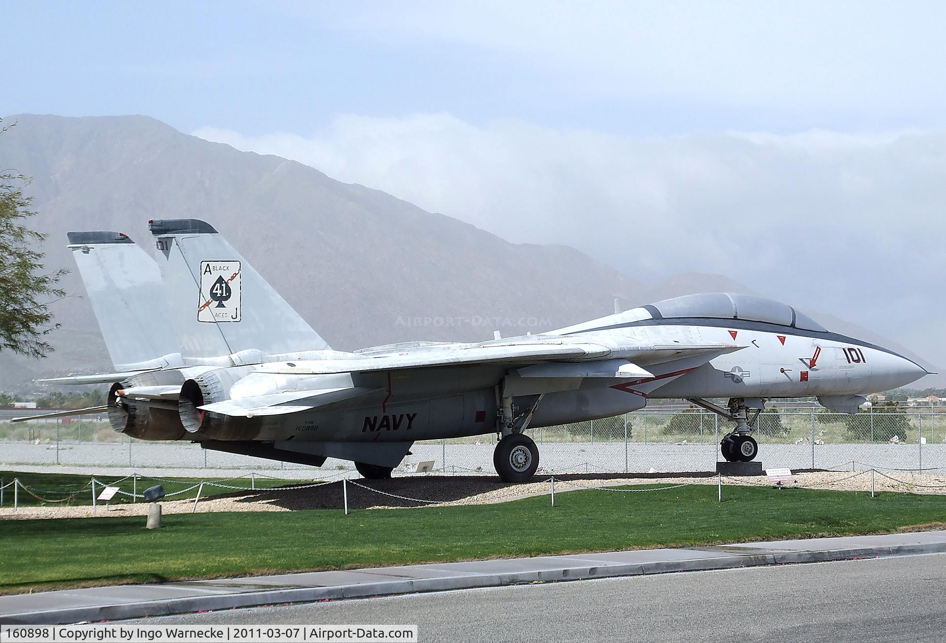 160898, Grumman F-14A Tomcat C/N 327, Grumman F-14A Tomcat at the Palm Springs Air Museum, Palm Springs CA