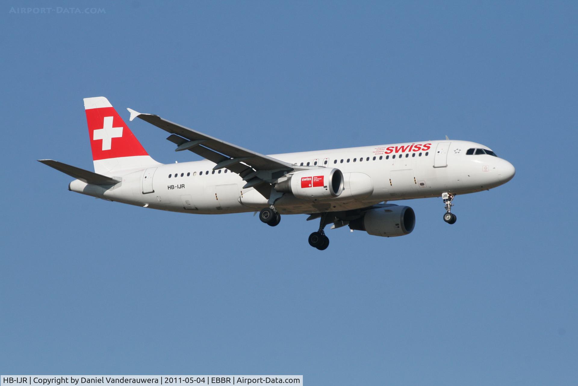 HB-IJR, 1997 Airbus A320-214 C/N 0703, Arrival of flight LX786 to RWY 02