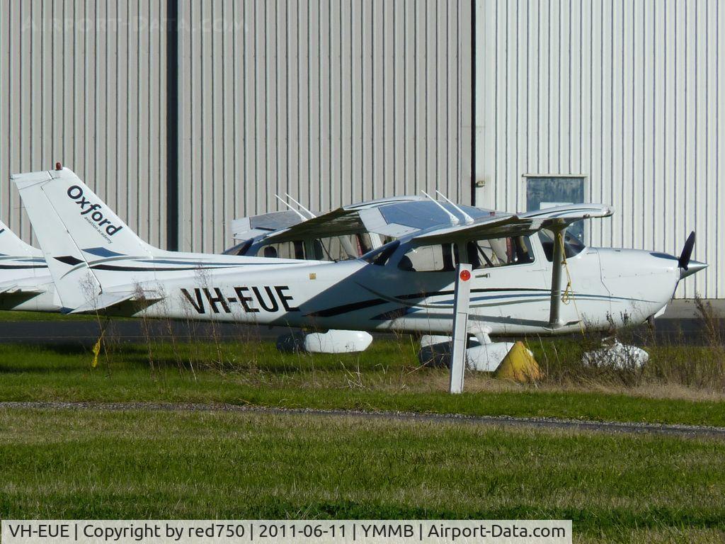 VH-EUE, Cessna 172S SP C/N 172S10224, Echo Uniform Echo at Moorabbin