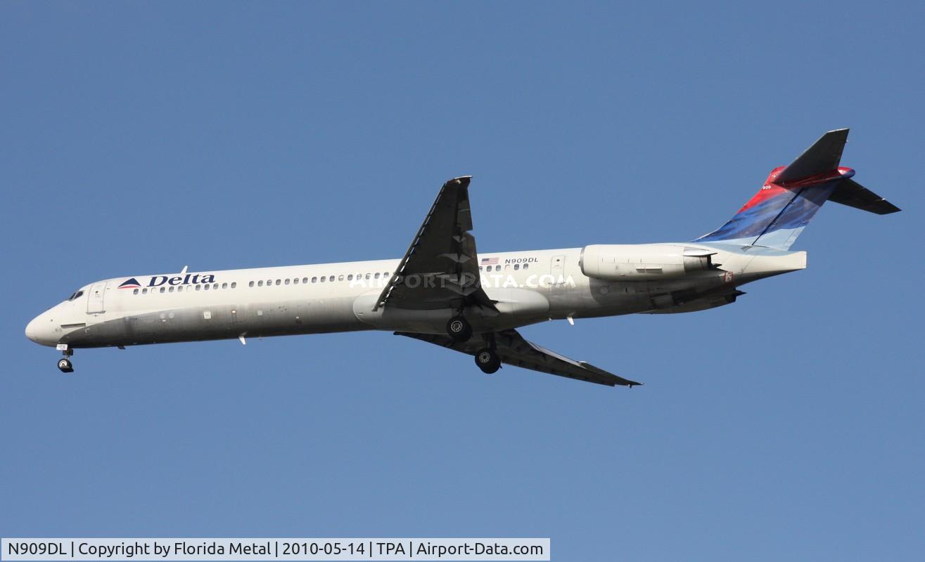 N909DL, 1987 McDonnell Douglas MD-88 C/N 49540, Delta MD-88