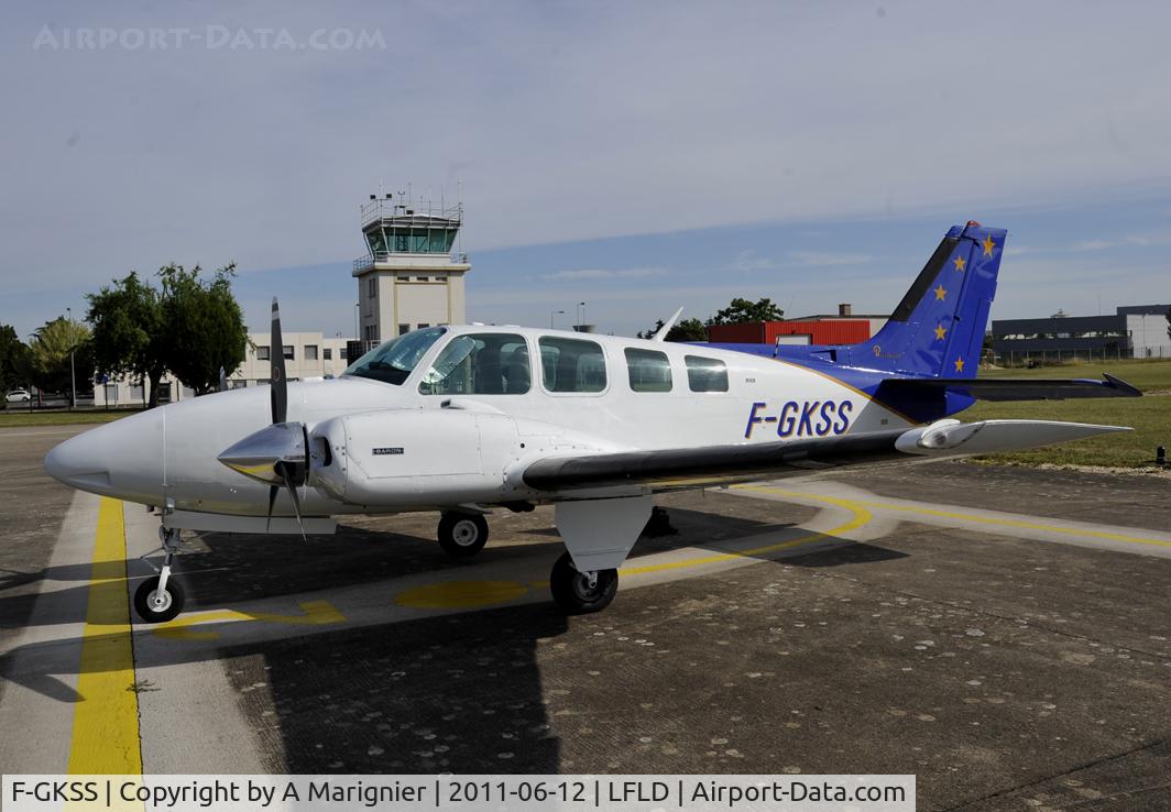 F-GKSS, 1971 Beech 58 Baron C/N TH-154, On the apron on her first visit to Bourges
