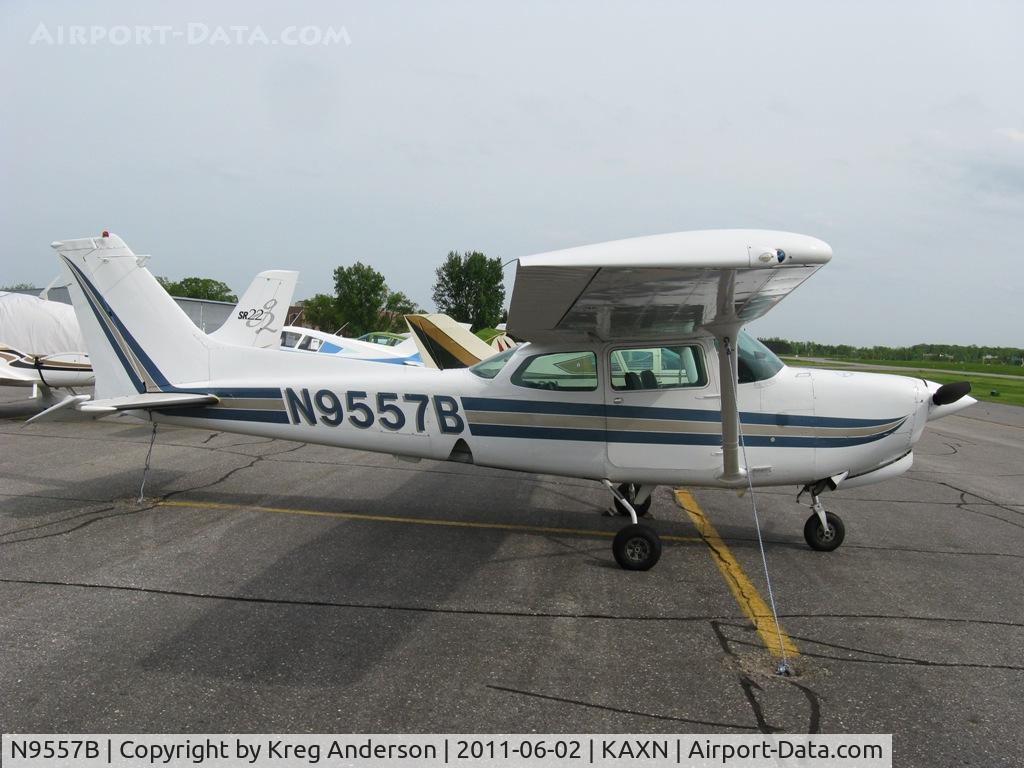 N9557B, 1981 Cessna 172RG Cutlass RG C/N 172RG0879, Cessna 172RG Cutlass on the line.