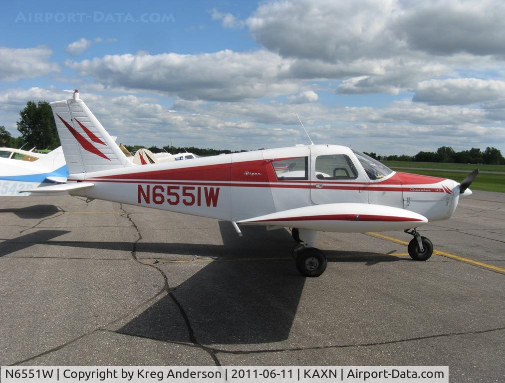 N6551W, 1965 Piper PA-28-140 C/N 28-20631, Piper PA-28-140 Cherokee on the line.