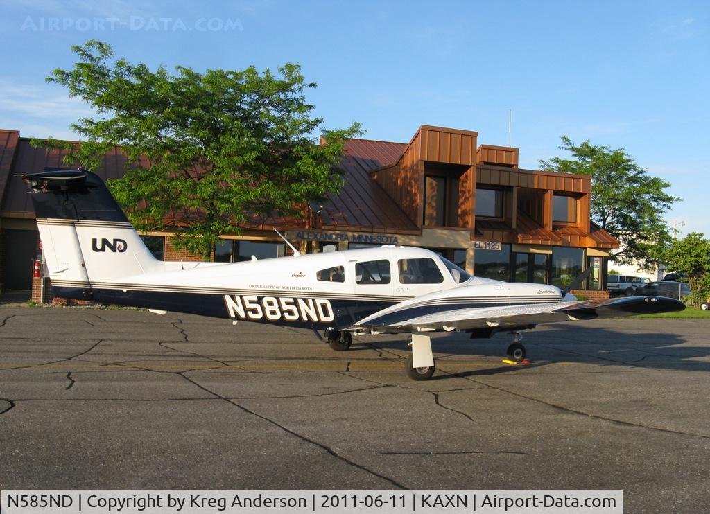 N585ND, 2010 Piper PA-44-180 Seminole C/N 4496280, Piper PA-44-180 Seminole in front of the terminal.