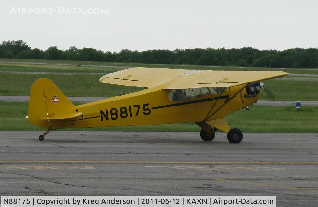 N88175, 1946 Piper J3C-65 Cub C/N 15792, Piper J3C-65 Cub taxiing to runway 31.