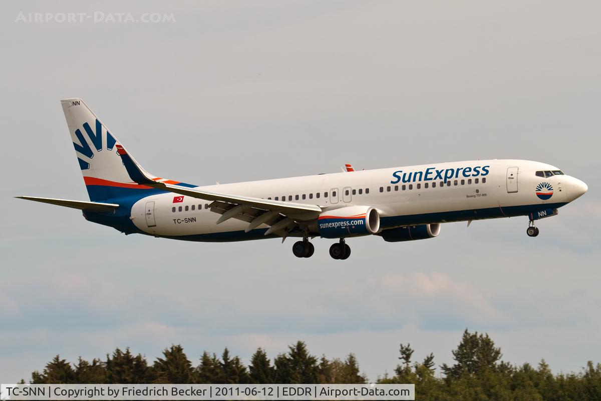TC-SNN, 2010 Boeing 737-8HC C/N 40775, on final RW27