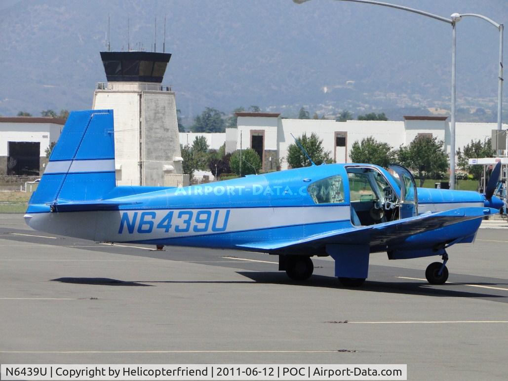 N6439U, 1962 Mooney M20C Ranger C/N 2186, After landing and parking in transient parking, a passenger forgot to close the door