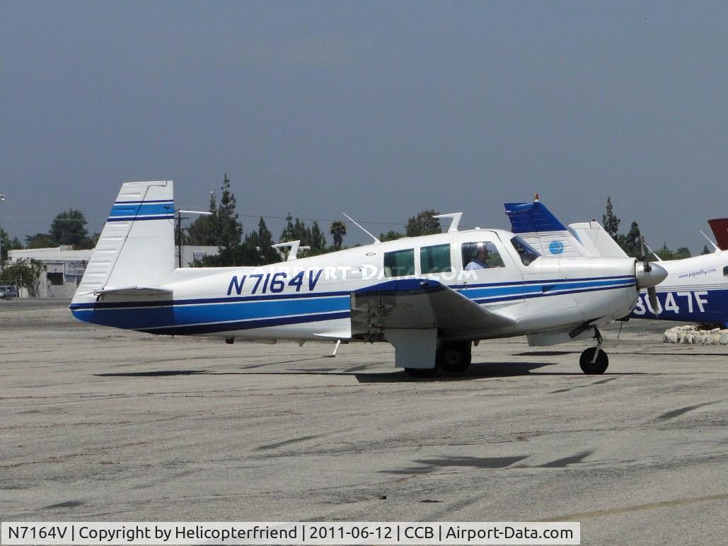 N7164V, 1974 Mooney M20F Executive C/N 22-0073, Loaded up, starting up and preparing to depart