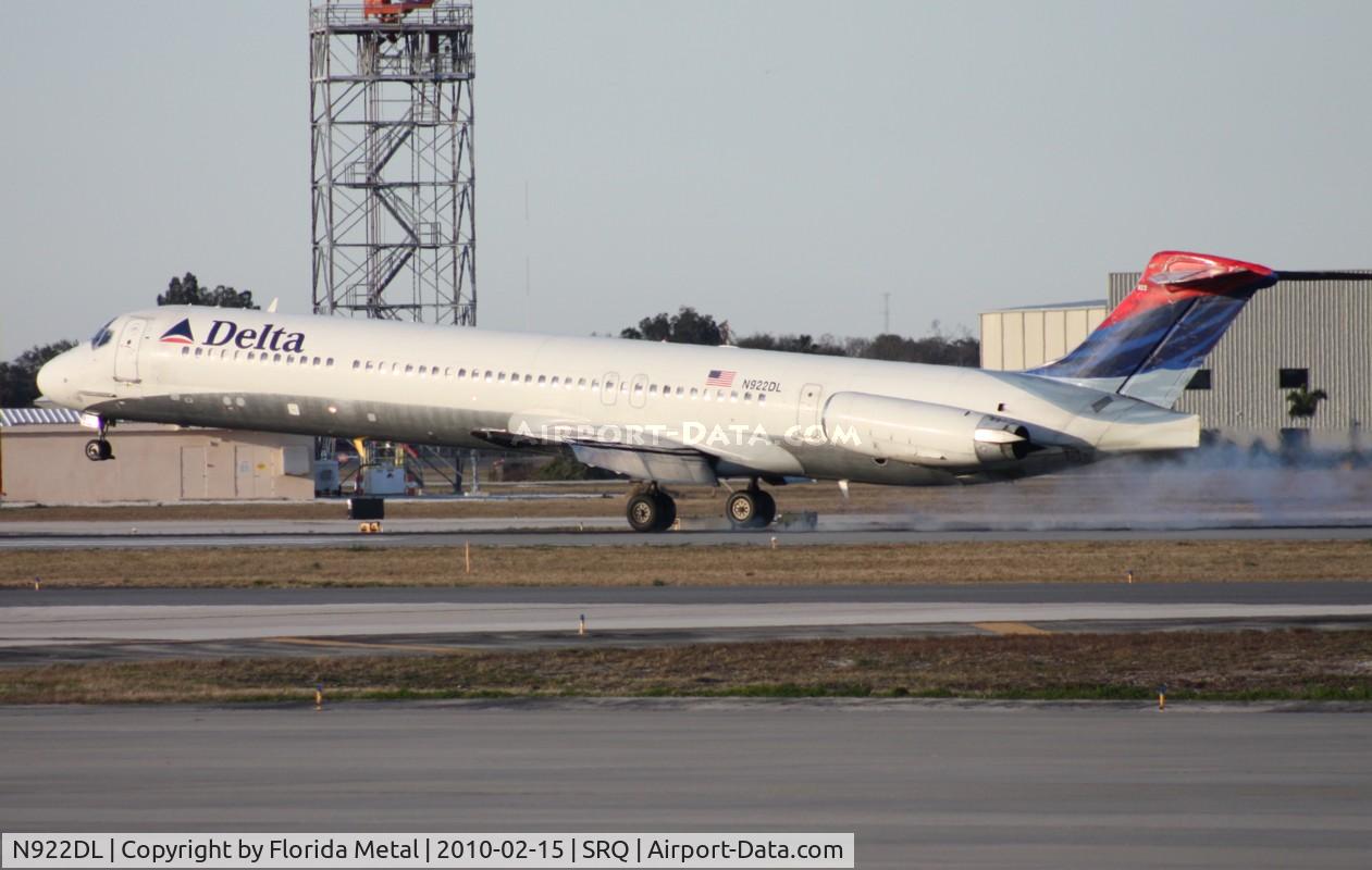 N922DL, 1988 McDonnell Douglas MD-88 C/N 49646, Delta MD-88