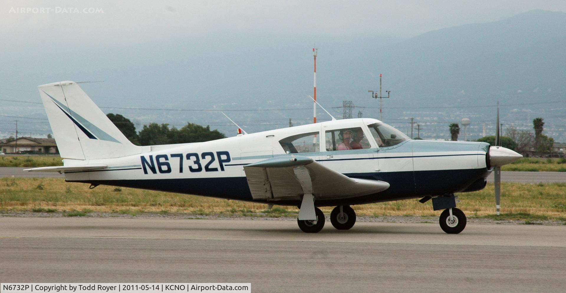 N6732P, 1960 Piper PA-24-180 Comanche C/N 24-1859, Taxiing at Chino