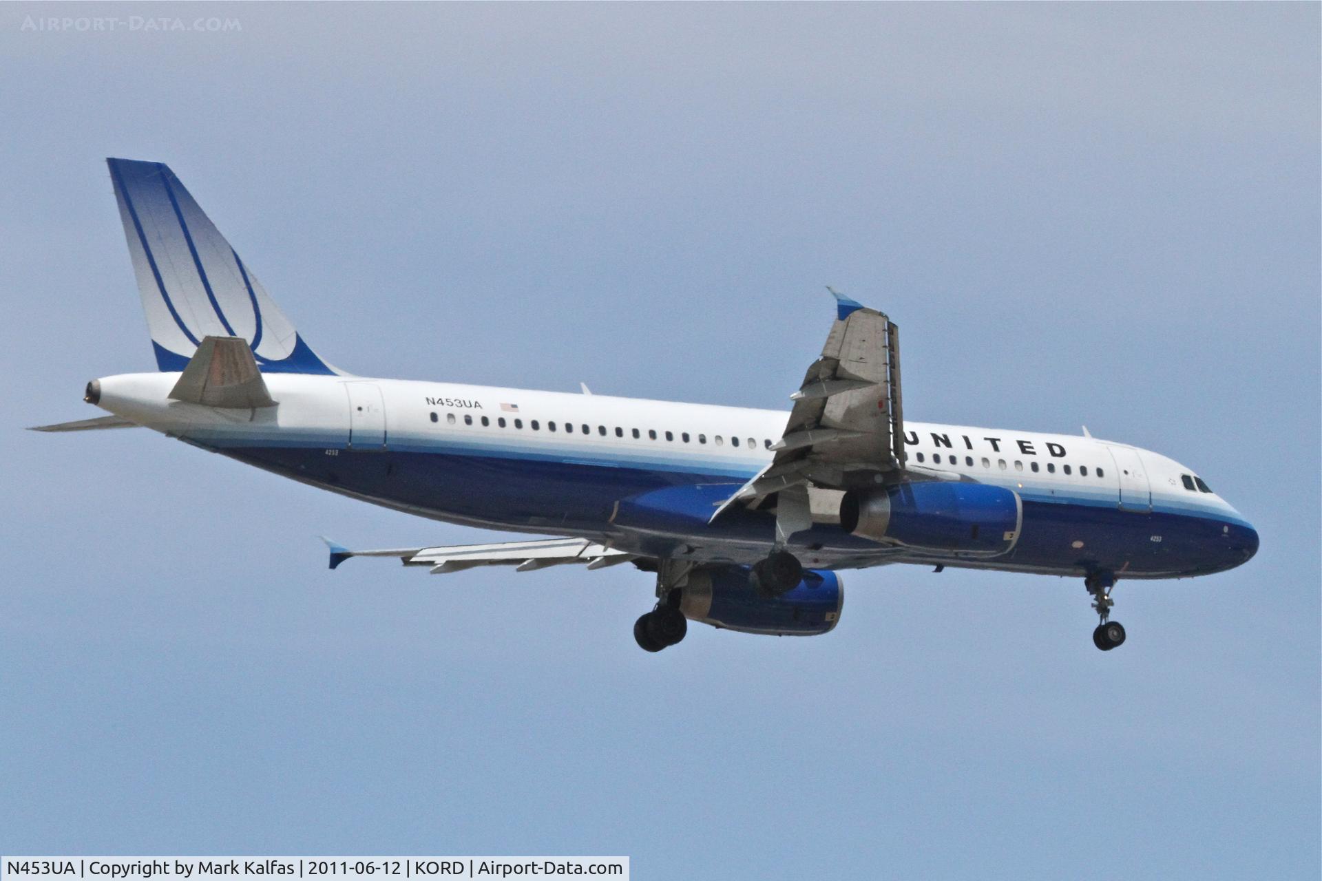 N453UA, 1999 Airbus A320-232 C/N 1001, United Airlines Airbus A320-232, UAL859 arriving from KOMA, on approach RWY 10 KORD.