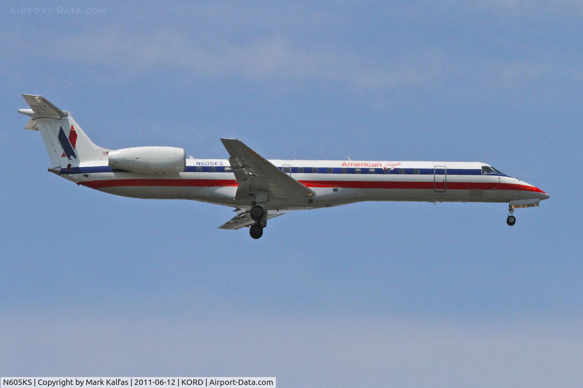 N605KS, 1998 Embraer ERJ-145LR (EMB-145LR) C/N 145059, American Eagle Embraer EMB-145LR. EGF4073 arriving from KRAP, RWY 10 approach KORD.