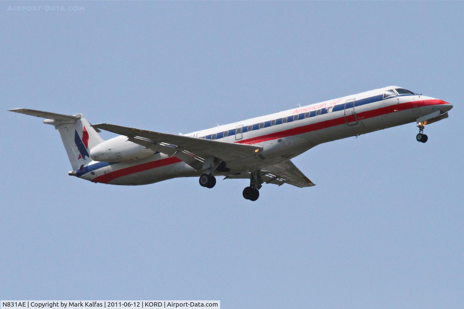 N831AE, 2002 Embraer ERJ-140LR (EMB-135KL) C/N 145616, American Eagle Embraer EMB-135KL, EGF4109 arriving from KDSM, RWY 10 approach KORD.