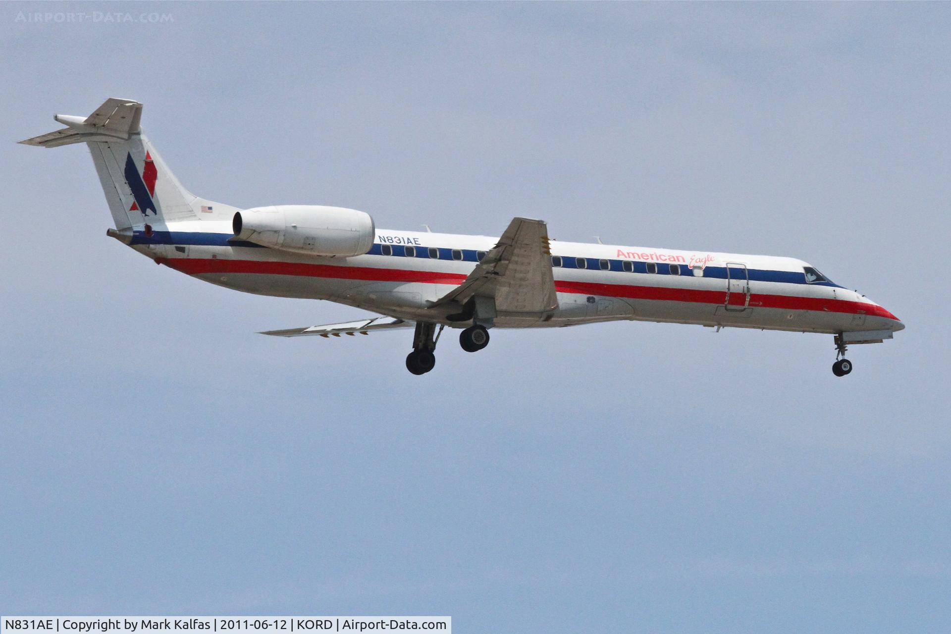 N831AE, 2002 Embraer ERJ-140LR (EMB-135KL) C/N 145616, American Eagle Embraer EMB-135KL, EGF4109 arriving from KDSM, RWY 10 approach KORD.