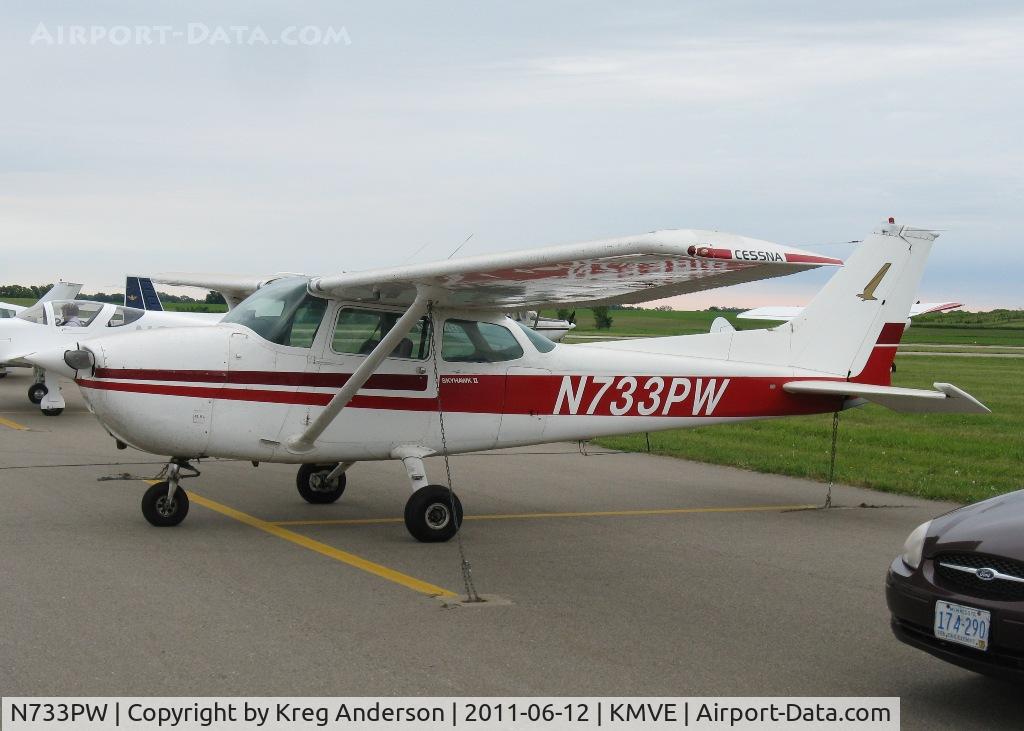 N733PW, 1976 Cessna 172N C/N 17268452, EAA 688 Fly-in Breakfast 2011